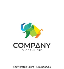 Concepto de logotipo de elefante de mosaico. Estilo sencillo y colorido. Logotipo de mascota animal listo para su uso.
