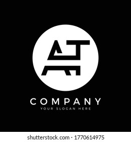 AT Logo Design plantilla de vectores de tipografía en círculo de color negro. Plantilla de logotipo AT de carta vinculada creativa