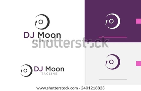 Logo design crescent half moon with spinning circle dj cd disk vinyl music disco club studio for technology company icon symbol sign futuristic vector design template modern flat business web favicon