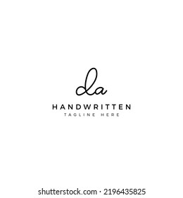 Cartas de diseño de logotipo D y A. Tipo de letra de escritura a mano DA. Plantilla de vector inicial