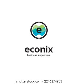 Logotipo E Carta Círculo - Logotipo de limpieza corporativa. Marco circular dividido en dos partes y partes coloridas dentro con letra en el centro. Logotipo limpio y moderno.