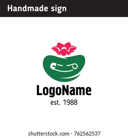 logo green cactus for an establishment of Mexican cuisine or a flower shop