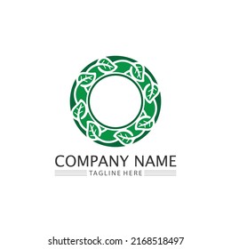 Logotipo del vector de la ecología de la hoja de árbol verde
