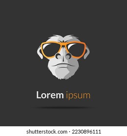 Cabeza de logo de un mono gorila con gafas en un fondo oscuro. Ilustración del vector