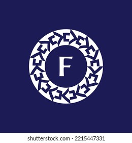 letra F de las iniciales del logotipo. emblema de un círculo moderno y elegante. emblema circular ornamental. emblema del mismo patrón