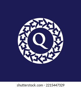 letra Q. iniciales del logotipo emblema de un círculo moderno y elegante. emblema circular ornamental. emblema del mismo patrón
