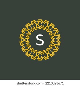 Logo-Initialbuchstabe S. Kreisemblem mit ethnischem Muster. Rundschmuck-Logo