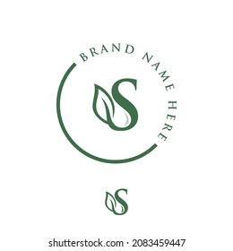 Logo initials letter S with leaves and dew drops negative space, perfect for spa, boutique, beauty, skincare, cosmetics, etc