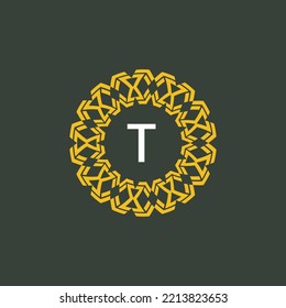 Logo-Initialbuchstabe T. Kreisemblem mit ethnischem Muster. Rundschmuck-Logo