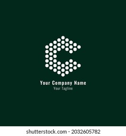 Letra con logotipo C Comb en monograma inicial