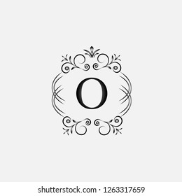 Logo of the letter O. Elegant coat of arms monogram with an element of decoration. The red logo for restaurant, royalty, boutique, cafe, hotel, heraldry, jewelry, fashion. Vector illustration.