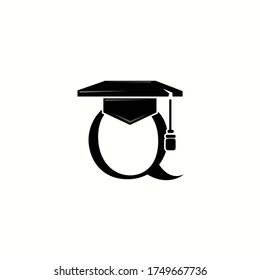 logo letter q with education cap vector design