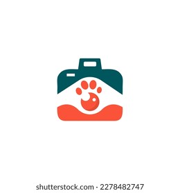 A logo for a pet shop called paw print.