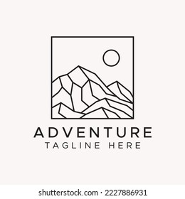 Panorama de montaña rocoso con logotipo en la identidad de la marca Square Frame Adventure.