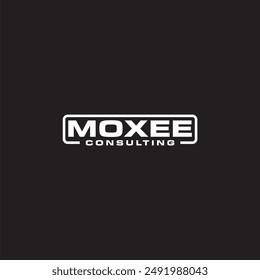 El logo que dice MOXEE Consulting es rectangular en blanco y sobre un fondo negro