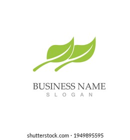 Logos von grünen Baumblätterökologie, Naturelement Vektorgrafik