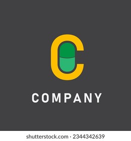 logotipo Carta C con cápsula dentro, utilizable para farmacia. apotecario. medicina