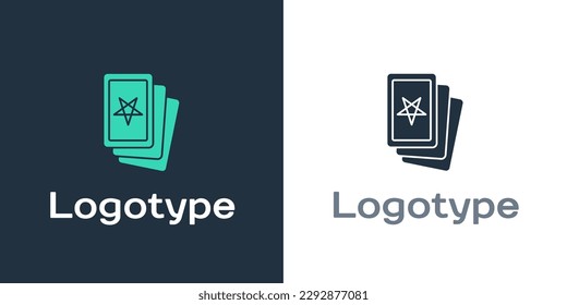 Logotipo Icono de tres tarjetas de inicio aisladas en fondo blanco. Juego oculto mágico de cartas tarot. Elemento de plantilla de diseño de logotipo. Vector