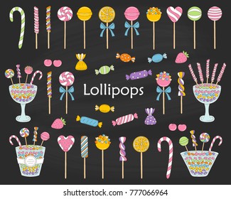 Lollipop Set, handgezeichnete Doodle-Vektorgrafik.  Verschiedene Arten von bunten Süßigkeiten, Bonbons, Lollis, Süßigkeiten, Glas Süßigkeiten Gläser, einzeln auf Kreidetafel Hintergrund.