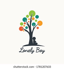 resumen del logo de un árbol de chico solitario