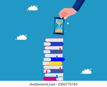 aprendizaje a largo plazo. Empresario sosteniendo un reloj de arena sobre un montón de libros