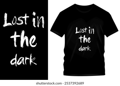 Lost in the Dark - Minimalistisches schwarzes T-Shirt Design mit fett weißem Text für emotionalen Ausdruck