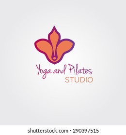 Concepto de plantilla de logotipo de flor de Lotus. Señal de logotipo para estudio de yoga o salón de belleza
