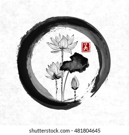 Flores de lótus em preto círculo enso zen. Tinta tradicional japonesa sumi-e pintura em papel de arroz vintage. Contém hieróglifo - beleza