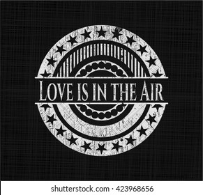 El amor está en el emblema de la pizarra de aire