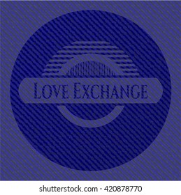 emblema de Love Exchange con textura de denim