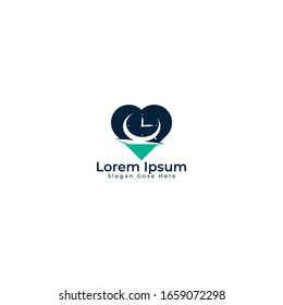 Plantilla de diseño del logotipo del reloj de hora de amor. el concepto de logotipo inteligente las 24 horas.