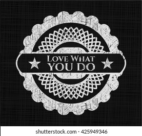 Amor Emblema de tiza, estilo retro, tiza o textura de pizarra