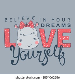 Love Yourself Slogan Text mit lustigen kleinen Hippo-Girl-Gesicht für T-Shirt-Grafiken, Modedrucke, Poster und andere Verwendungen