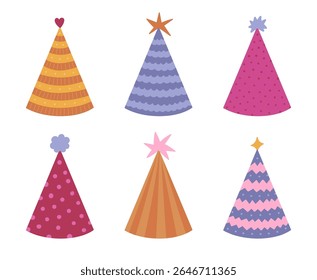 Lovely festa de aniversário que definir em cores vivas com diferentes ornamentos e pompons. Cone de papel plano desenhado à mão para a ocasião festiva, Feliz aniversário. Coleção de bonés de Ano Novo isolada no plano de fundo.