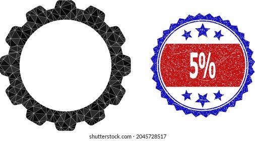 Polygonale Low-Poly-Getriebe-2-D-Illustration und grunge bicolor rosette Wasserzeichen, in Rot und Blau. Das Collage-Getriebe wird mit randomisierten, farbigen Dreiecken hergestellt.