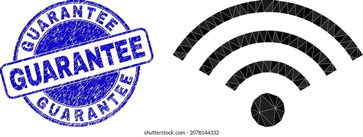 Acceso Wi-Fi poligonal de bajo contenido de polígono, ilustración 2d con la imitación de sellos impuros de Garantía. El sello azul incluye la etiqueta de Garantía en su interior. El icono de acceso Wi-Fi está lleno de triángulos.