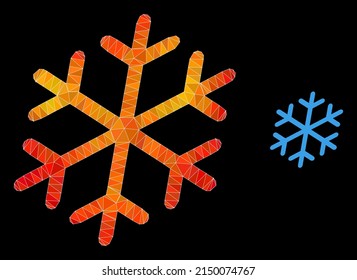 Low-Poly-Schneeflocken-Symbol mit feuerfarbenem Farbverlauf. Triangulierte orangefarbene Schneeflocke, polygonale Symbolgrafik. Der polygonale Schneeflocken-Vektor ist mit chaotischen, farbigen Dreiecken gestaltet.