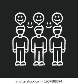 Icono de tiza blanca de la audiencia leal sobre fondo negro. Realimentación positiva masiva. Tasa de satisfacción del cliente. Aprobación del cliente. Encuesta para obtener opinión. Ilustración aislada de cartón vectorial