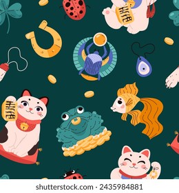 Afortunados símbolos de éxito de la riqueza en vector patrón sin fisuras. Maneki Neko gato, trébol de tres hojas, herradura, pez de colores, mariquita sapo, escarabajo escarabajo con el sol. Señales de gran fortuna en la cultura oriental