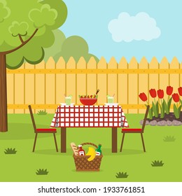 Almuerzo en el patio trasero con árboles y lecho de flores. Cena en el jardín. Comida al aire libre en una casa rural. Ilustración vectorial. 