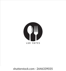 Lux Eats Restaurant Logo Spoon and Fork Simbolizando Excelência Culinária e Refeições Finas em um círculo preto elegante