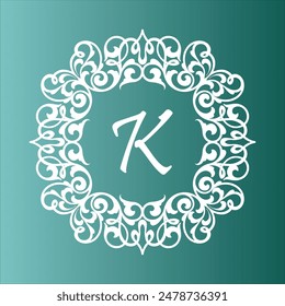 Luxuriöse dekorative Buchstaben Initialen Logo mit Schnitzereien verziert