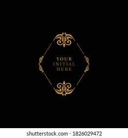 Luxurious and elegant gold ornaments 3