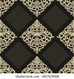 Lujoso y elegante patrón impecable. Ornamento dorado floral sobre un fondo negro oscuro. Elementos clásicos de hojas de calado, flores. Textura interminable cuadrada para tela, papel envolvente, textil, azulejos.