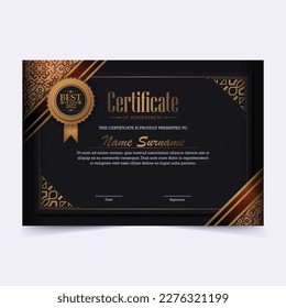 Certificado de lujo en negro y oro con color de marco dorado	