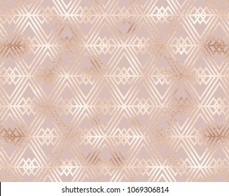 Luxury gold geometric seamless pattern with rhombuses tiles in art deco style.