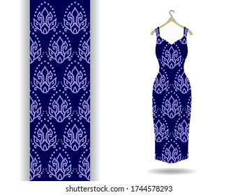 Lujoso patrón de batik dibujado a mano sin fisuras con la ilustración del vestido femenino. textura extensible de tela. (se puede usar este patrón para alfombras, manteles, invitación, moda, bufanda, almohada, cojín).