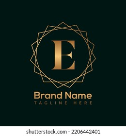Logotipo de diseño de la carta de lujo E Gold Queen. Elegante logotipo Gold Consentimiento de diseño para boutique, restaurante, servicio de bodas, hotel o identidad de negocios.