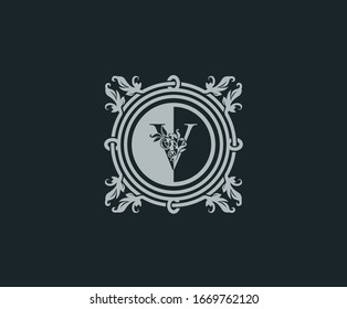 Diseño de logotipo de lujo con V. Elegante florida Carta V. Plantilla de logotipo de marco tallado de borde. Elemento vectorial vintage.