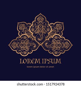 Vector de etiqueta arabesco de diseño real de lujo. Paisley floral árabe motivo. Diseño de emblema adamascado vintage para etiquetas navideñas, tarjeta de Año Nuevo, salón de belleza, logo del estudio de yoga, invitación a la fiesta de bodas.